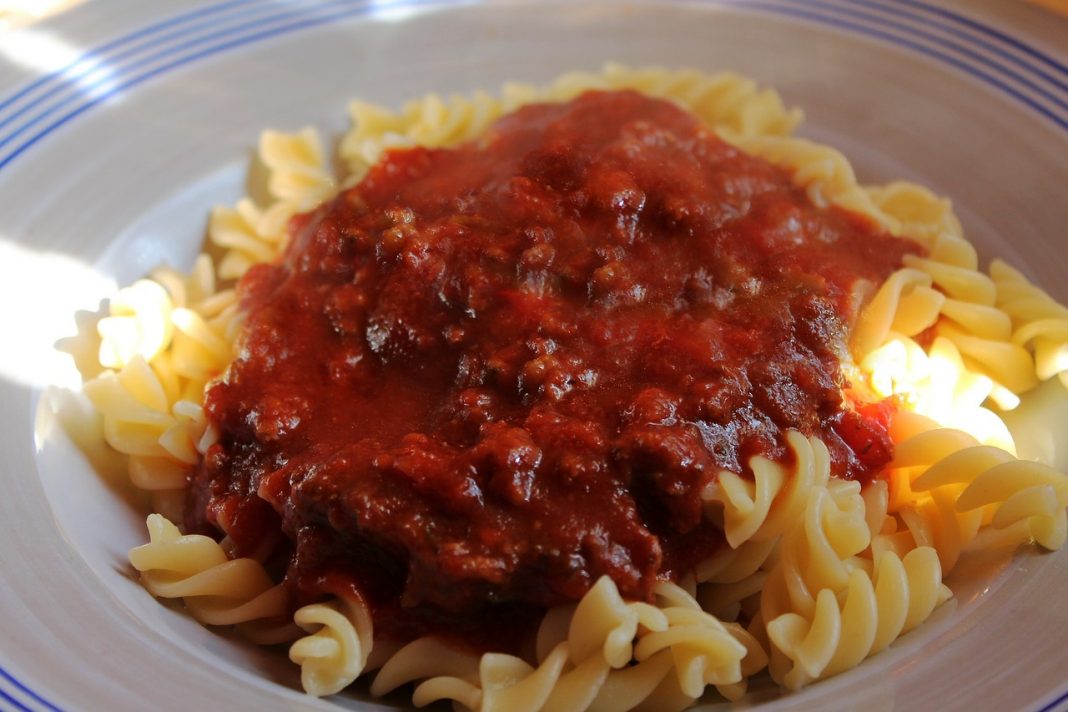 Macarrones con chorizo: estos son los ingredientes para dos personas