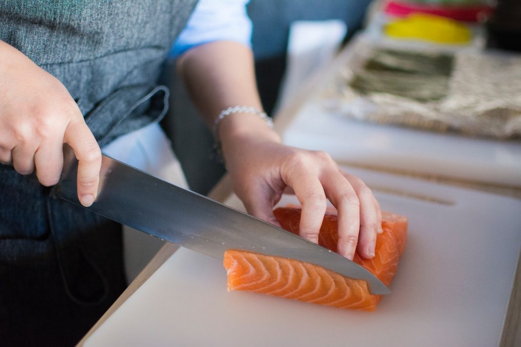 Raviolis con salmón: el truco para que se impregnen de sabor