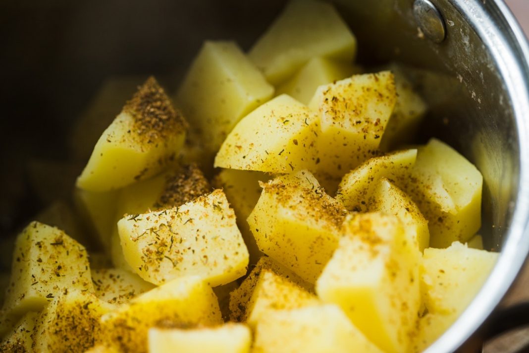 Patatas con chorizo: la receta que te saldrá bien aunque no sepas cocinar