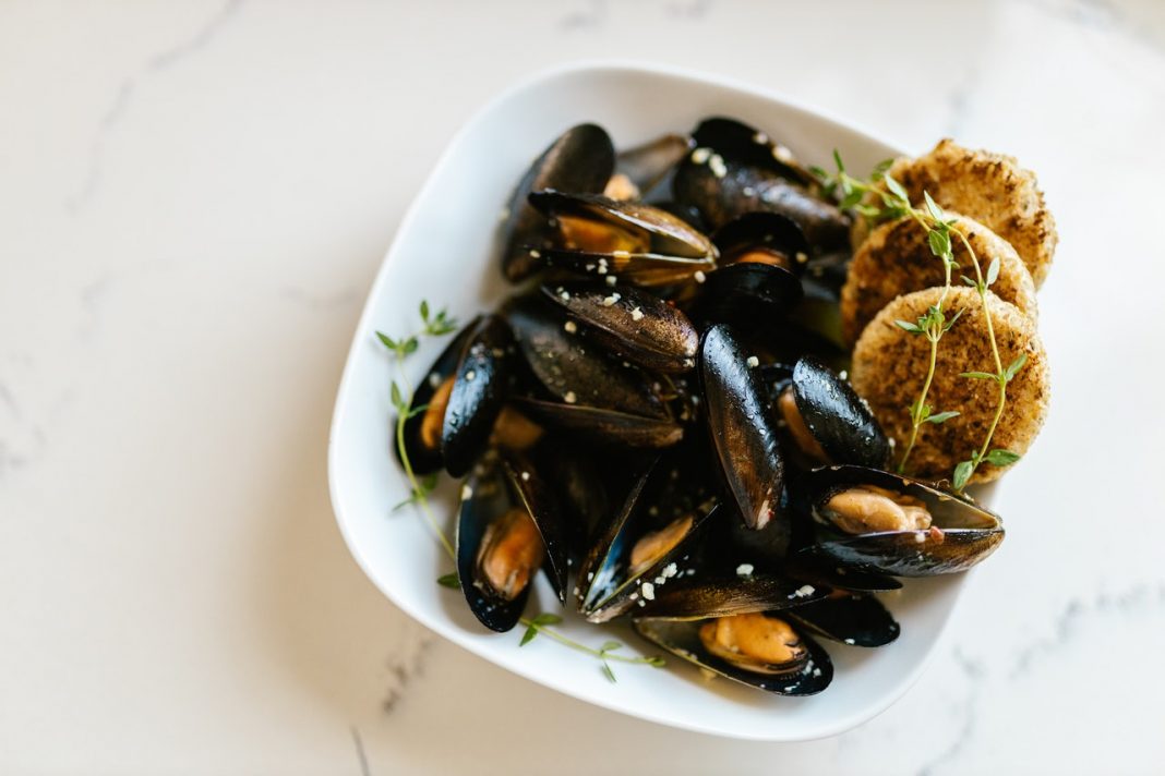 Mejillones asados: la novedosa receta que preferirás antes que cocerlos