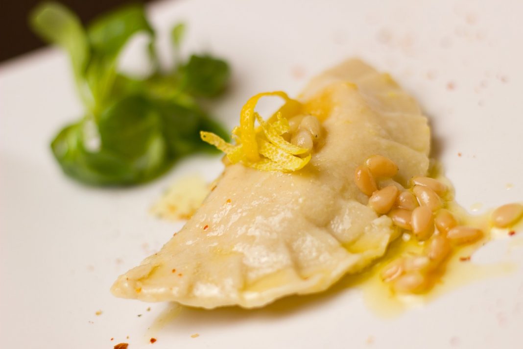 Raviolis con salmón: el truco para que se impregnen de sabor