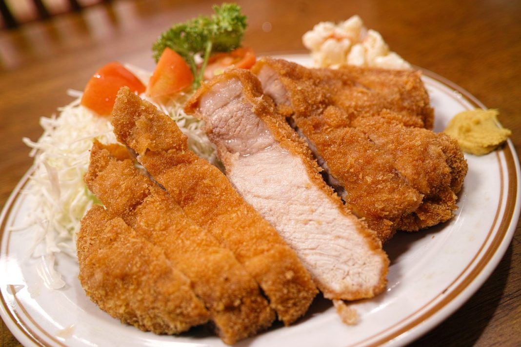 Cómo se hacen las chuletas de cerdo tonkatsu