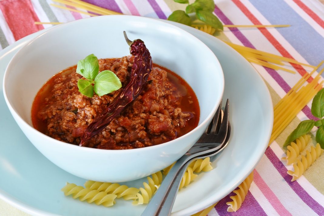 Macarrones con chorizo: estos son los ingredientes para dos personas