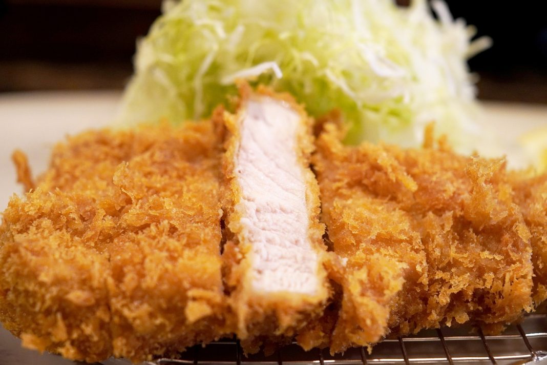 Cómo se hacen las chuletas de cerdo tonkatsu