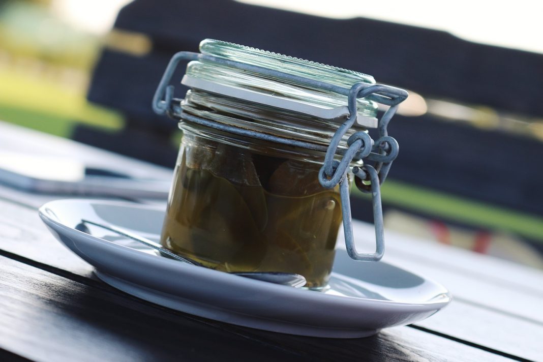 Berenjenas en escabeche, el plato perfecto para un aperitivo con pan tostado