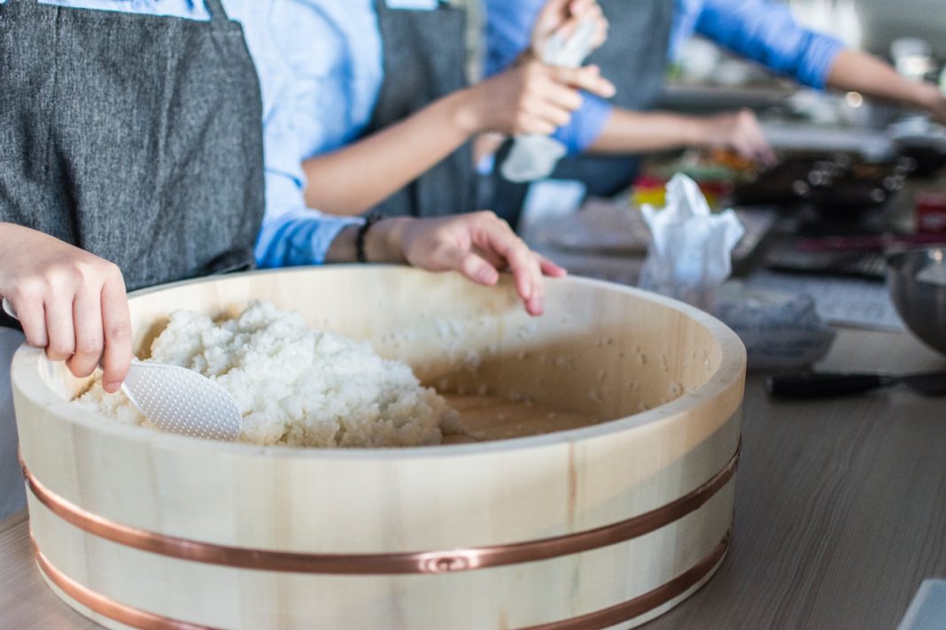 El truco para hacer un sushi perfecto sin ser un experto