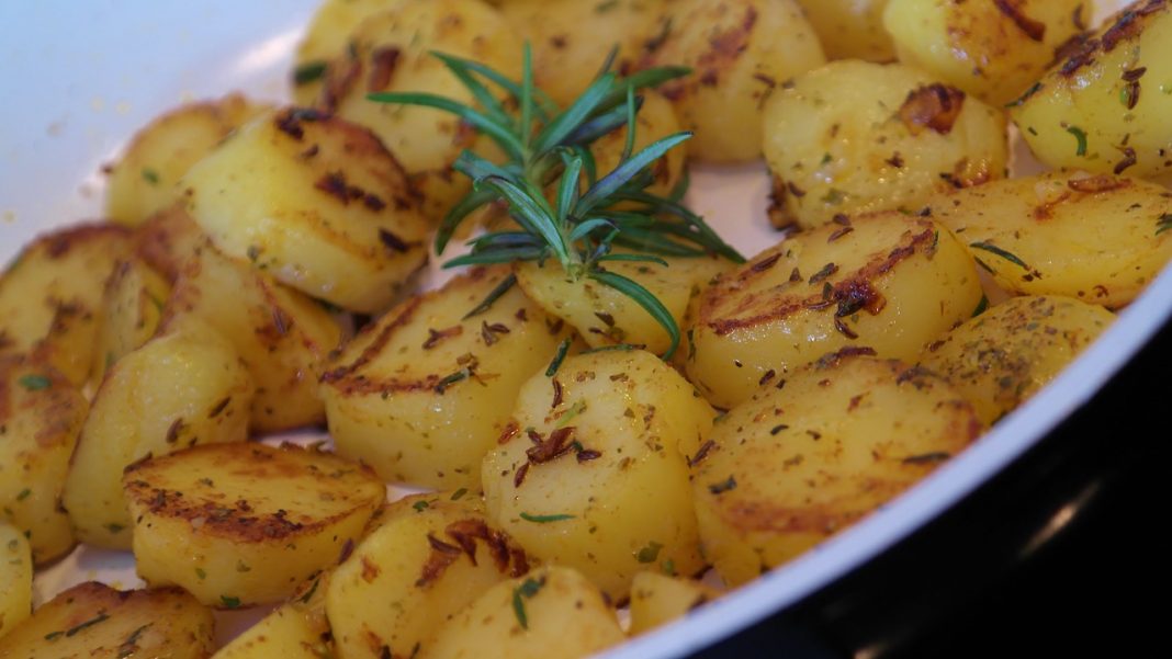 Sepia con patatas el plato que apenas tiene calorías y puedes hacer en el microondas