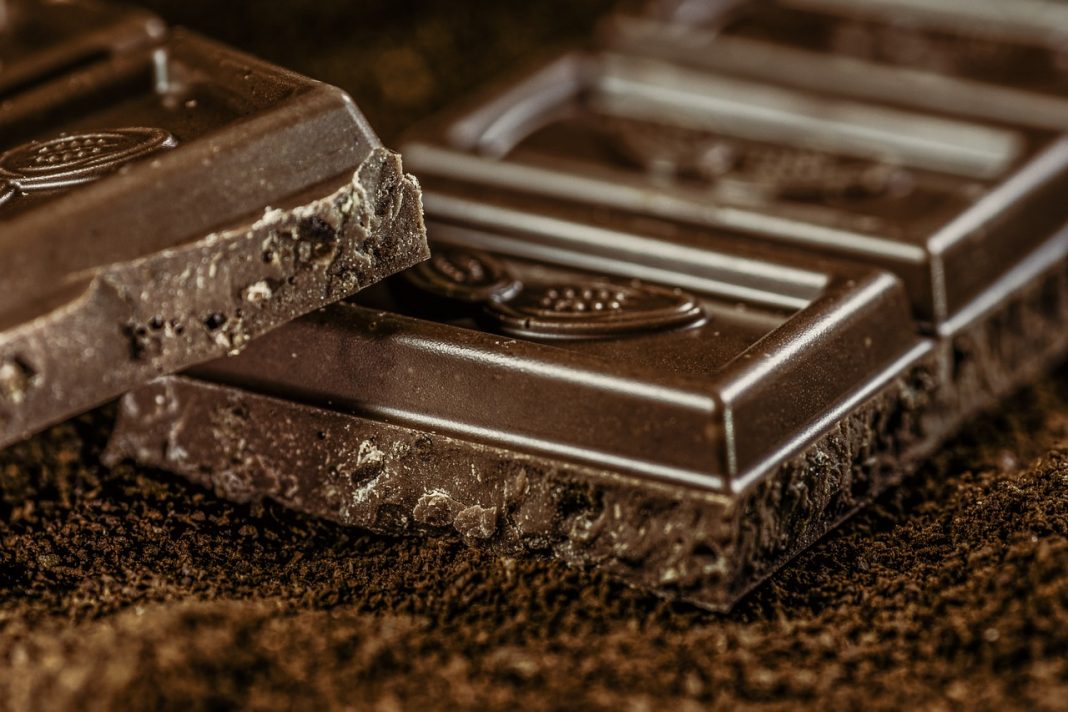 Cómo hacer croissants rellenos de chocolate con masa de hojaldre