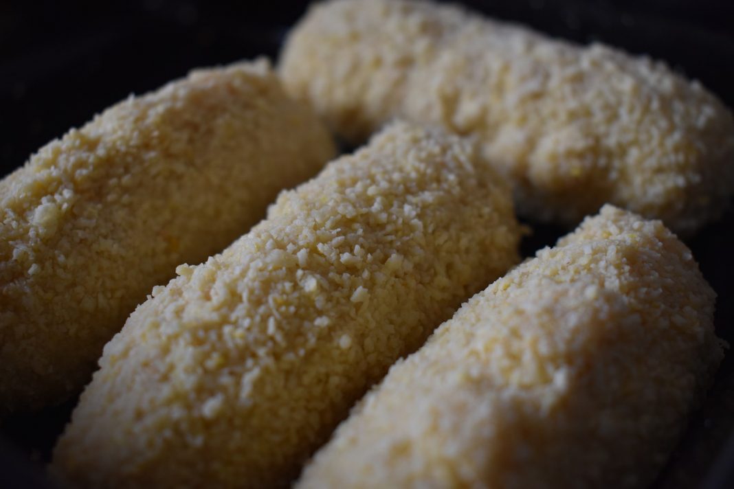 Estas croquetas de pollo no llevan bechamel y están igual de ricas