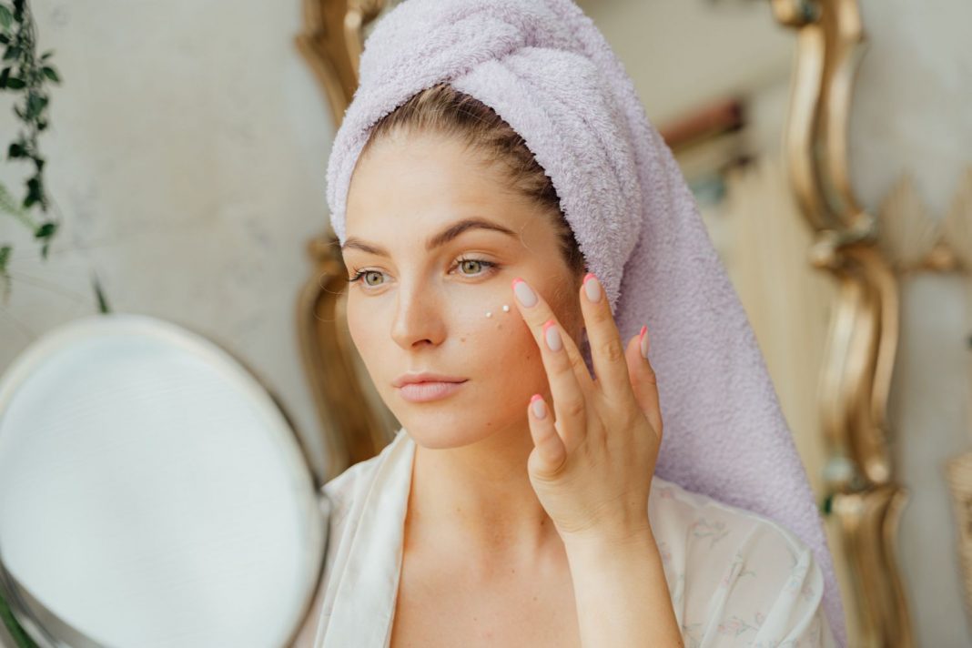 Esta es la crema de los maquilladores que arrasa en las farmacias