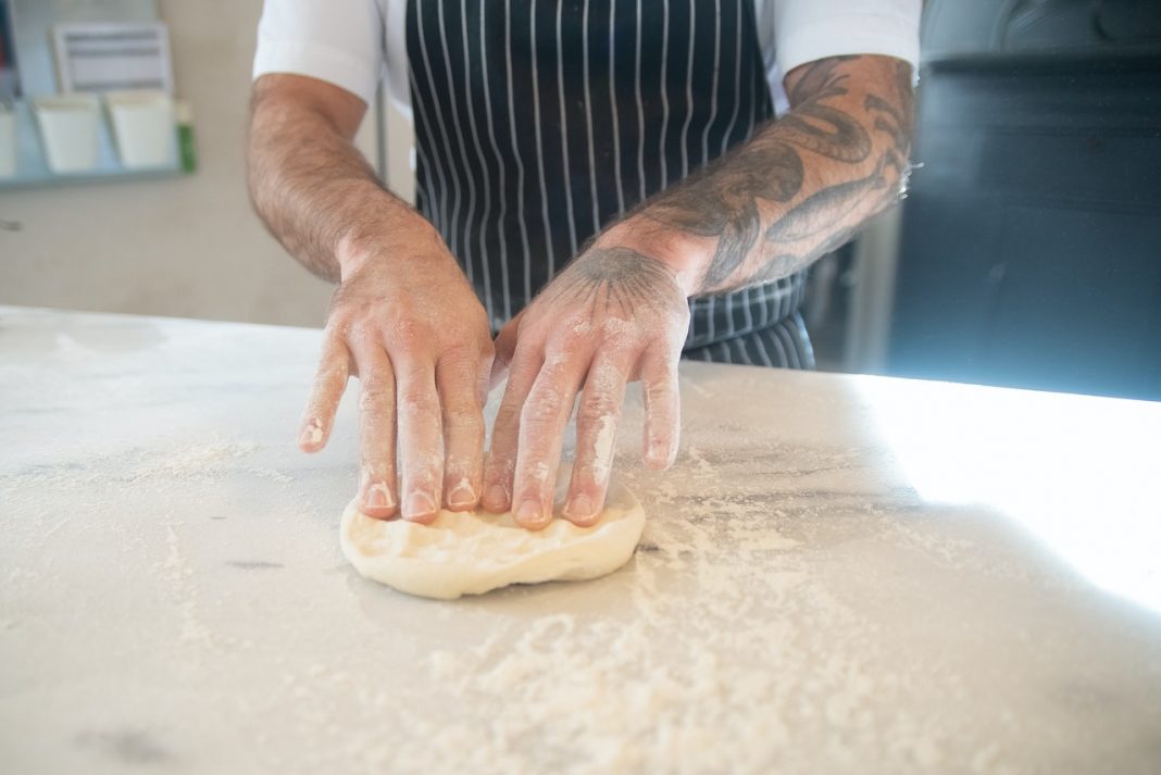 Masa de pizza: cómo hacer que salga finizzima como la de Domino's Pizza