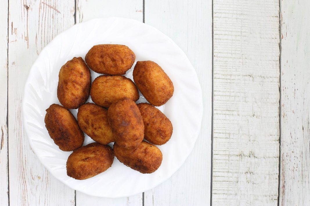 Estas croquetas de pollo no llevan bechamel y están igual de ricas