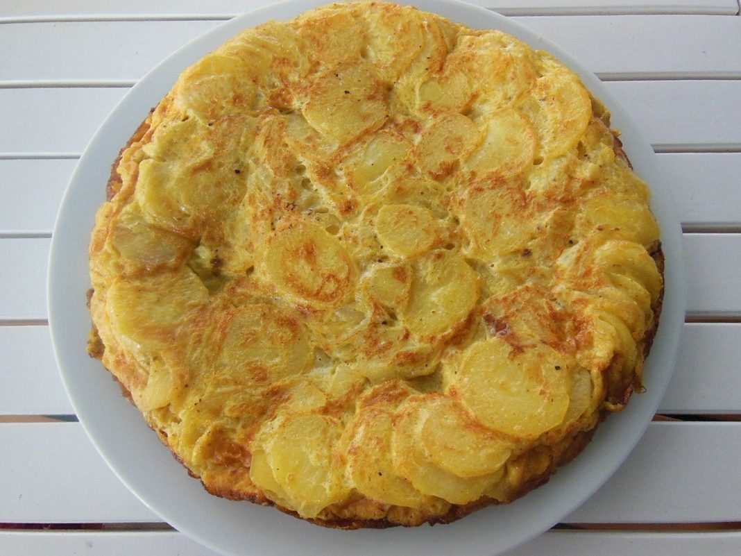 Tortilla de patatas sin huevo: con esta receta la bordas