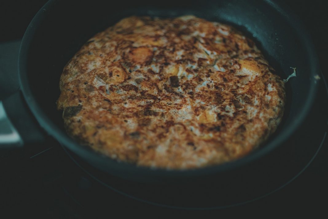 Tortilla de patatas sin huevo: con esta receta la bordas