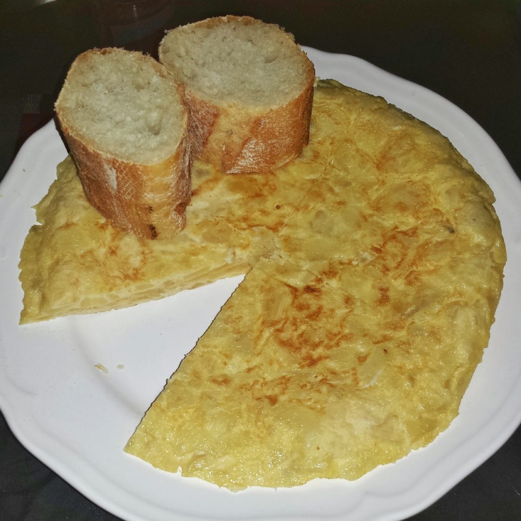 Tortilla de patatas sin huevo: con esta receta la bordas