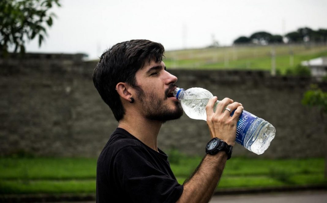 Agua embotellada