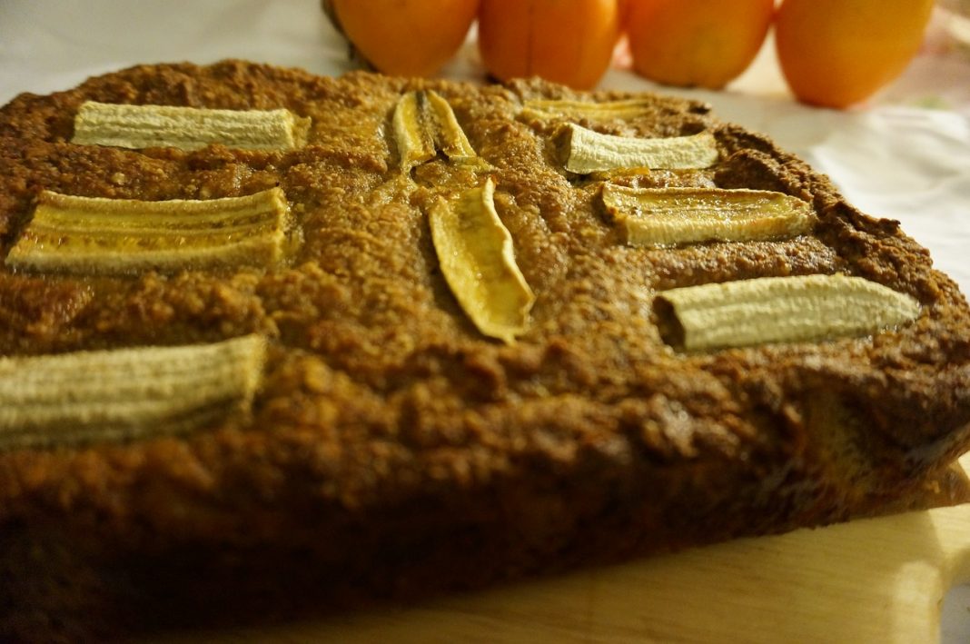 Bizcocho de avena y plátano así te deleitas en 3 minutos de este dulce saludable