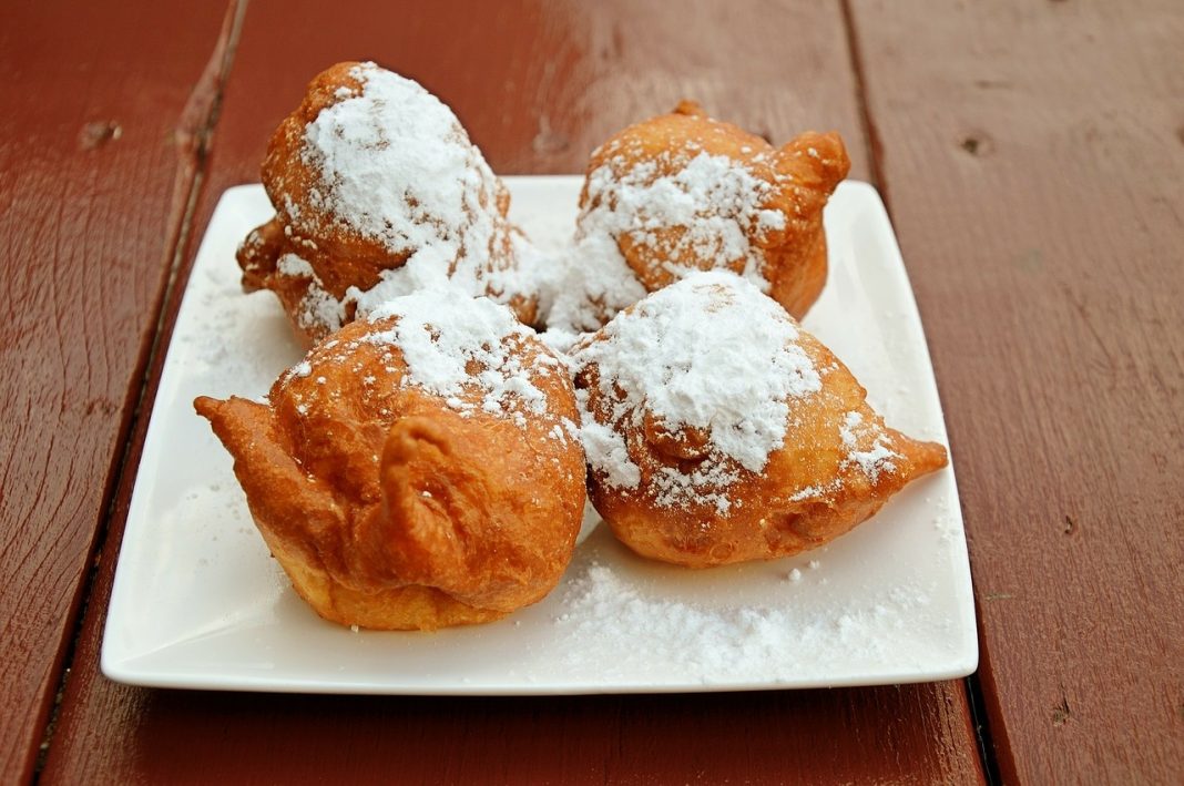 Buñuelos de manzana, cómo hacerlos saludables para no engordar un gramo