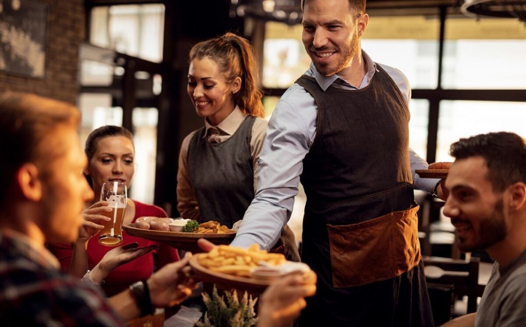 Comportamientos Habituales Que Los Camareros De Un Bar Odian