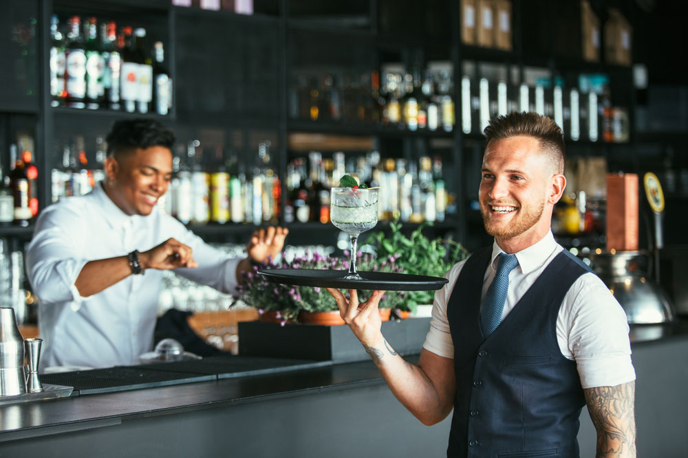 Comportamientos Habituales Que Los Camareros De Un Bar Odian