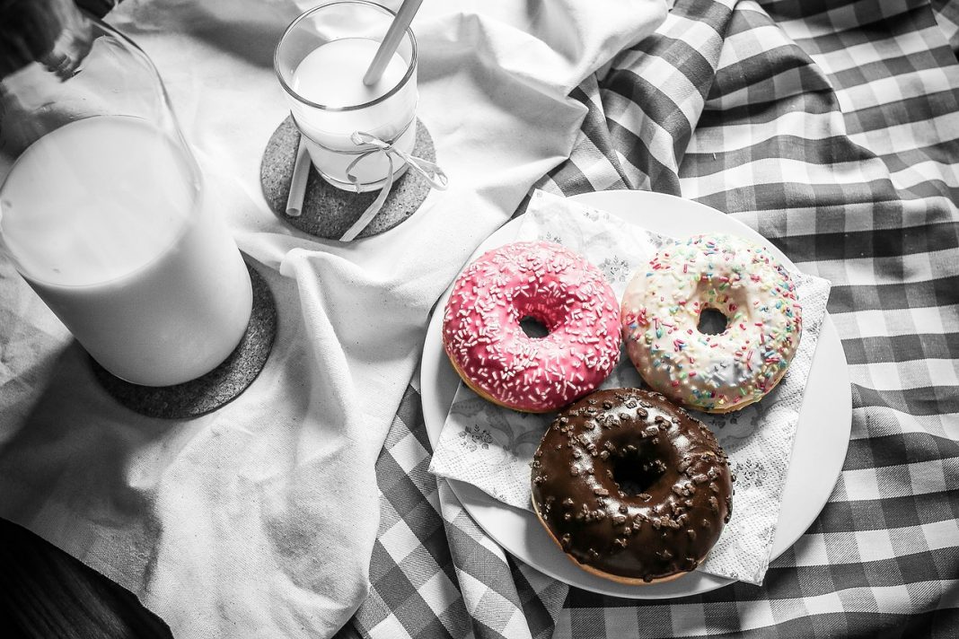 Donuts el dulce pecado que puedes hacer en el microondas en 10 minutos