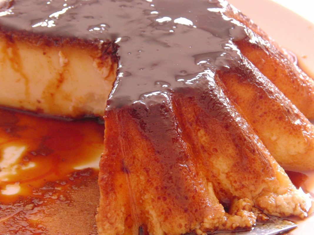 Flan de miel, el postre más dulce e ideal para los problemas de garganta