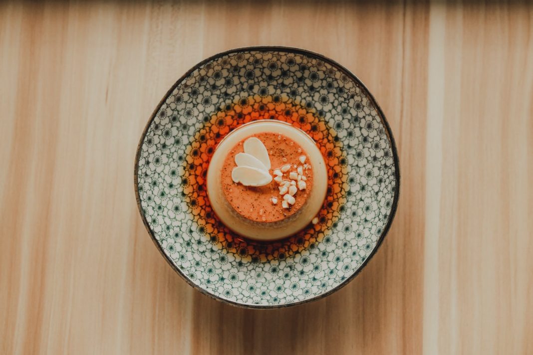 Flan de miel, el postre más dulce e ideal para los problemas de garganta