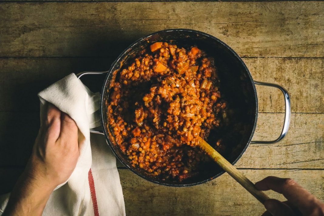 La receta de Karlos Arguiñano para hacer unas lentejas en 15 minutos