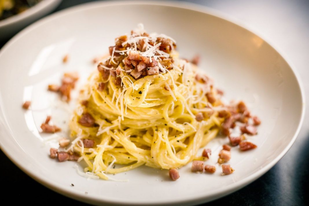 La receta de carbonara que te hará quedar como un pro