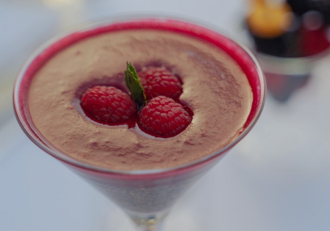 Mousse de frutos rojos: cómo hacerla ligera en solo 10 minutos