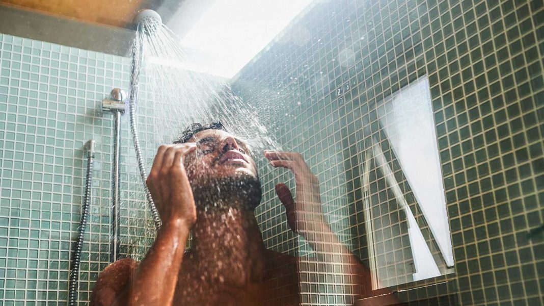 Por qué deberías tomar una ducha helada