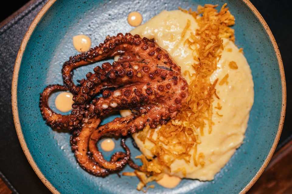 Pulpo a la diabla, el plato castizo que solo los más fuertes prueban