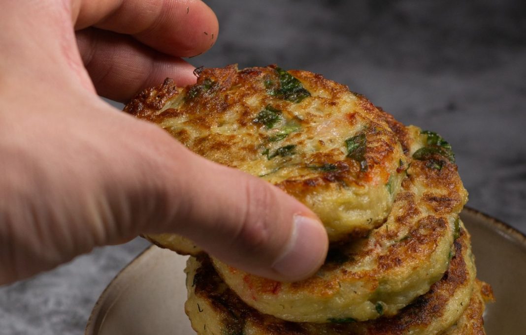 Tortitas de patata cómo hacer deruny, el desayuno típico de Ucrania