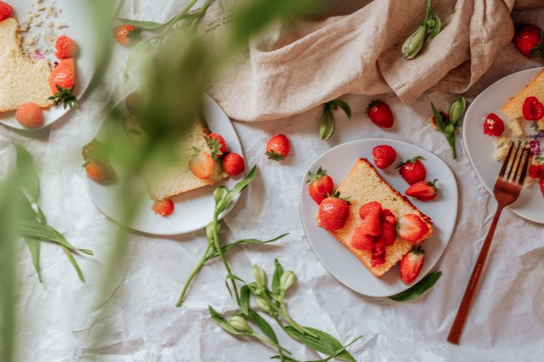 Bizcocho de fresas esta es la forma de ponerlas y que no se quemen