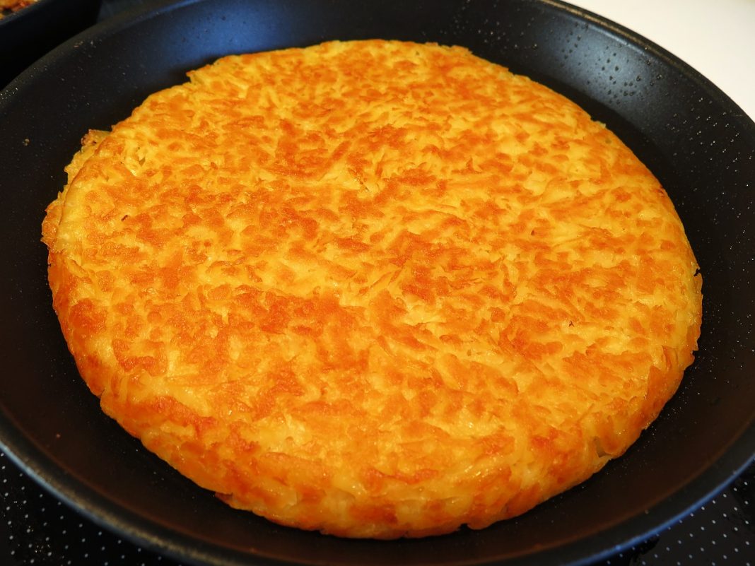 El pastel de tortilla y atún que vuelve loco a todo el mundo