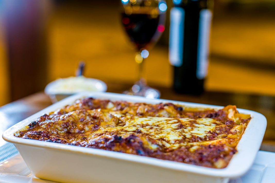 Engaña a tu paladar con unos canelones de patata y estofado