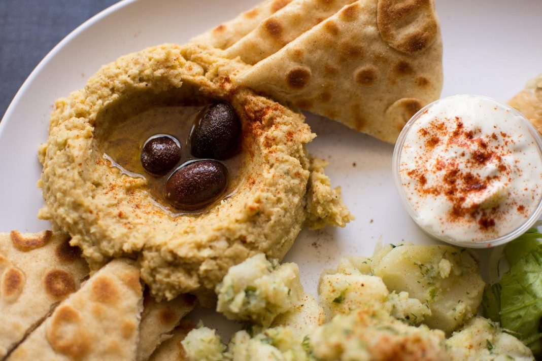 Hummus de aceitunas la crema que ha conquistado a todo el Mediterráneo