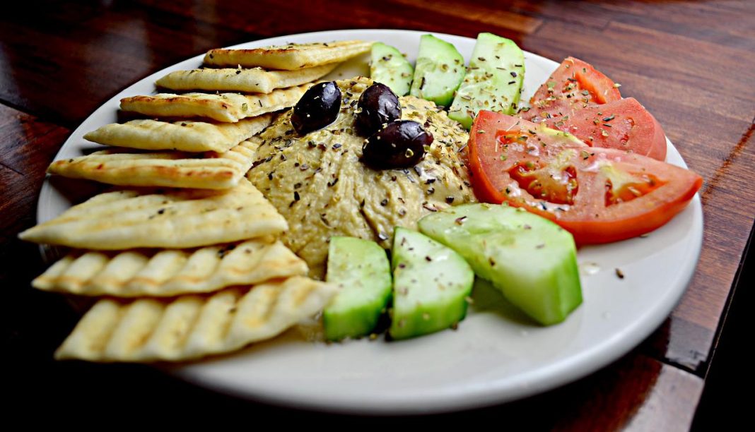 Hummus de aceitunas la crema que ha conquistado a todo el Mediterráneo