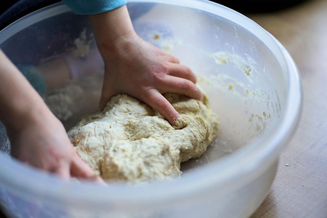 La receta ultrafácil para hacer pan en el microondas