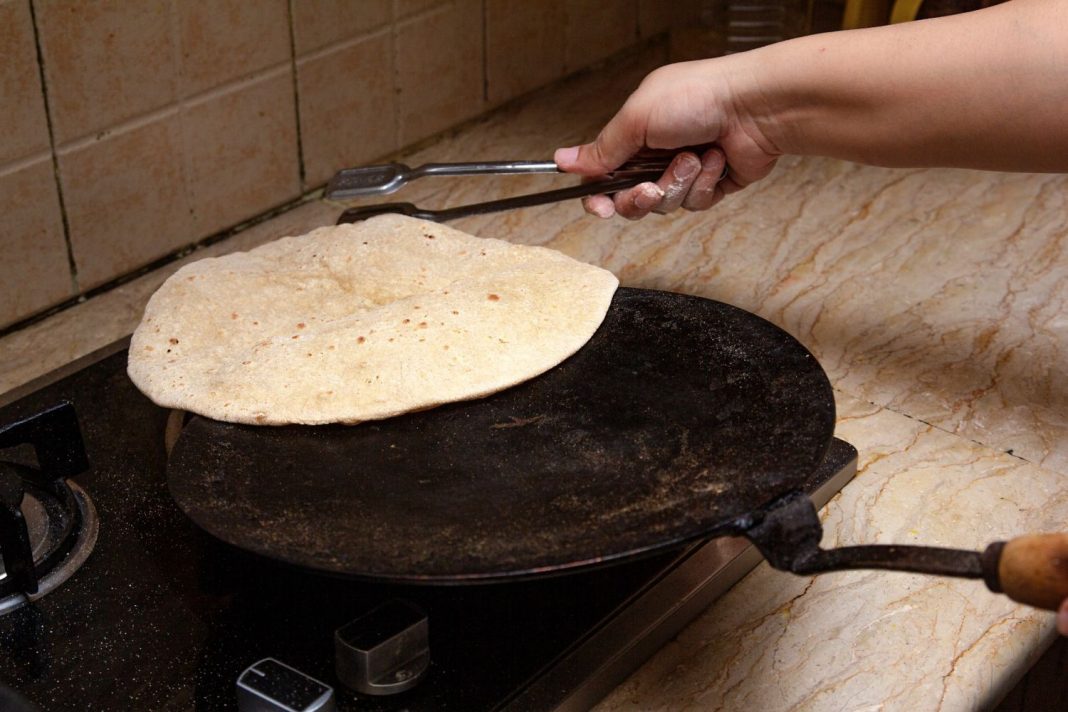 Cómo hacer tortillas de harina fáciles y suaves con 3 ingredientes