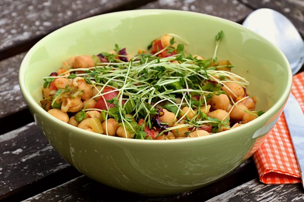 Ensalada de garbanzos la forma veraniega de comer legumbres