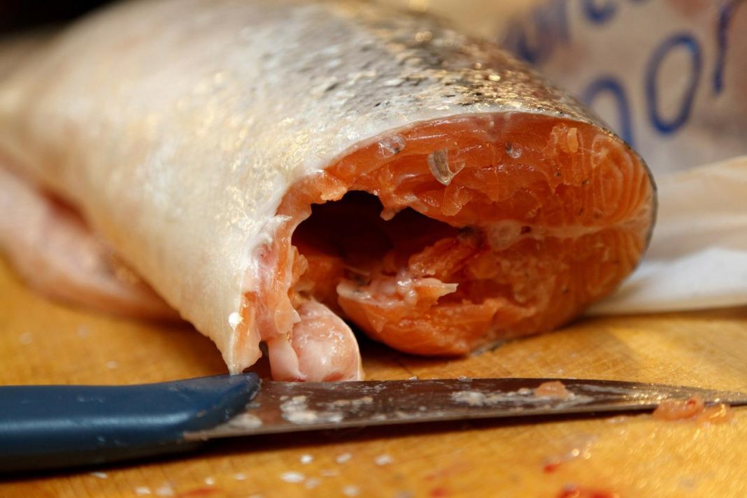 Lubina a la espalda la forma sana y rica de tomar pescado al horno