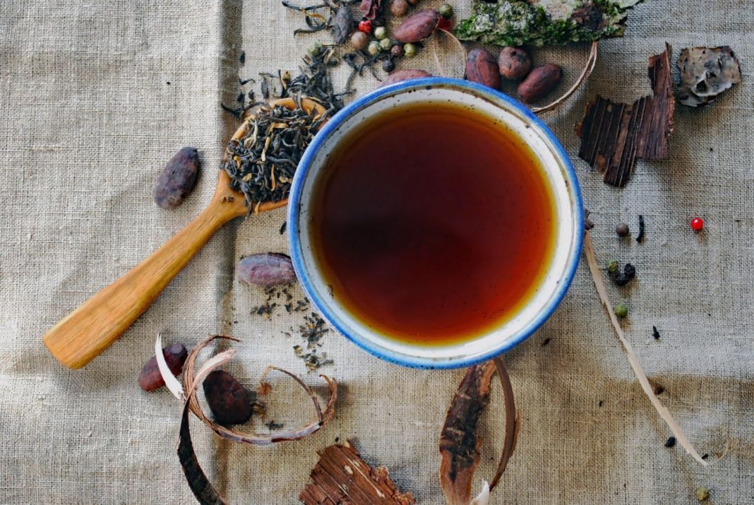 ¿Cómo preparar y tomar el té azul?