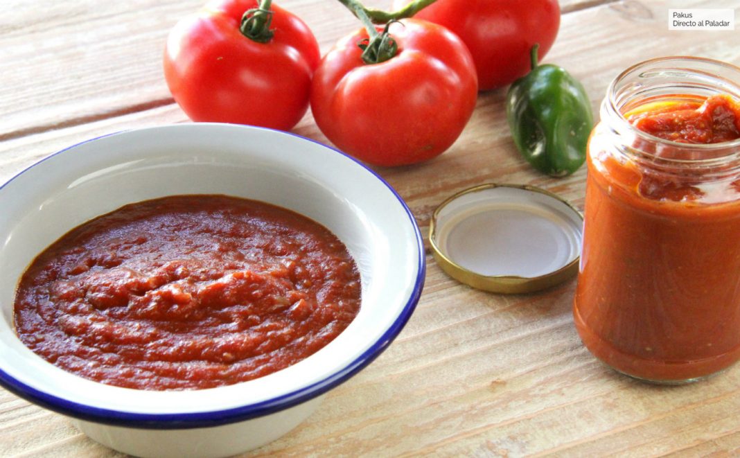 Tomate frito de bote: los peligros de esta salsa para tu organismo