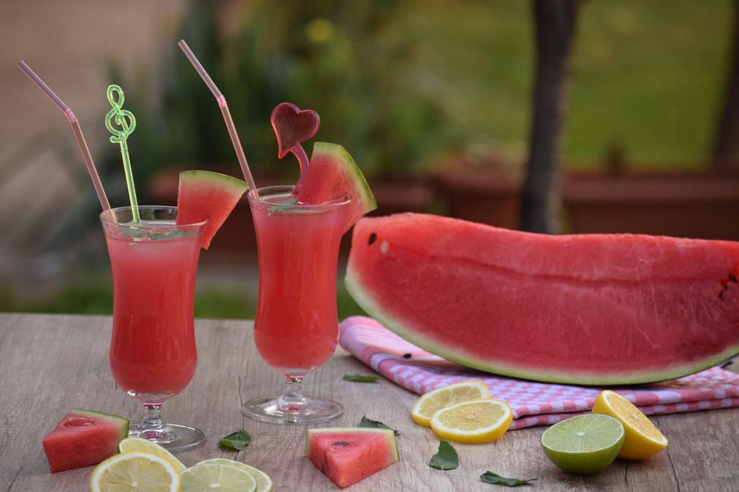 Batido de sandía la alternativa a comer la fruta fresca