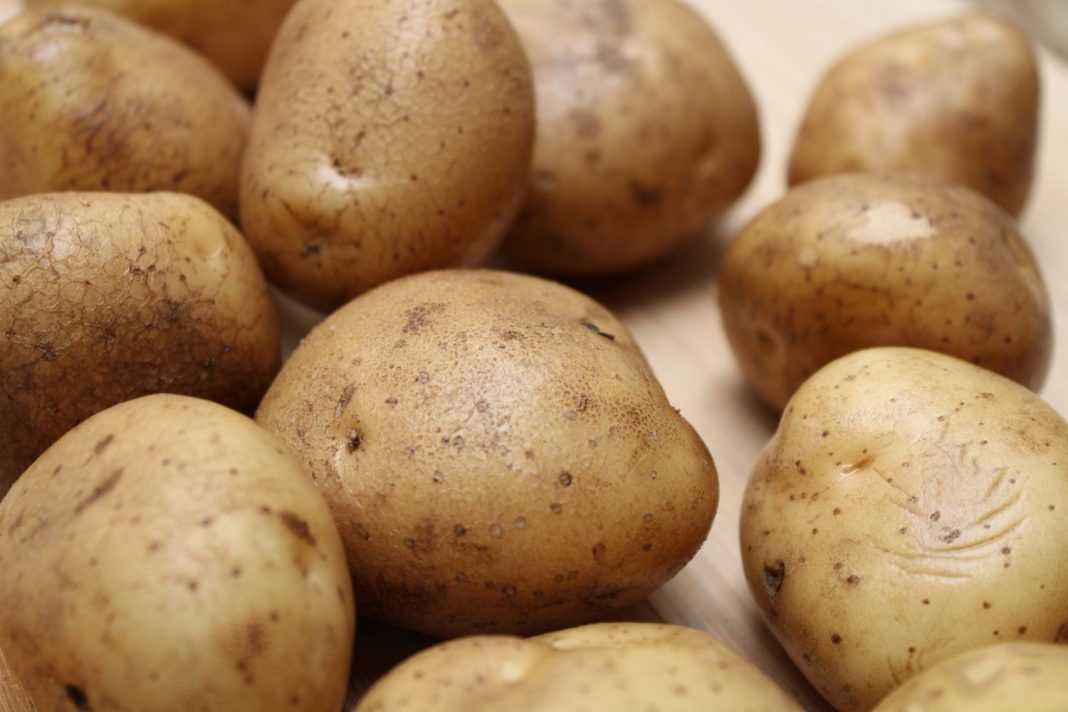 El truco para cocer o hervir patatas en cinco minutos