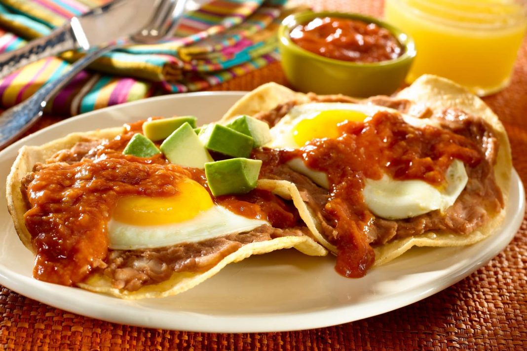 Huevos rancheros la receta fácil y deliciosa que harás en minutos