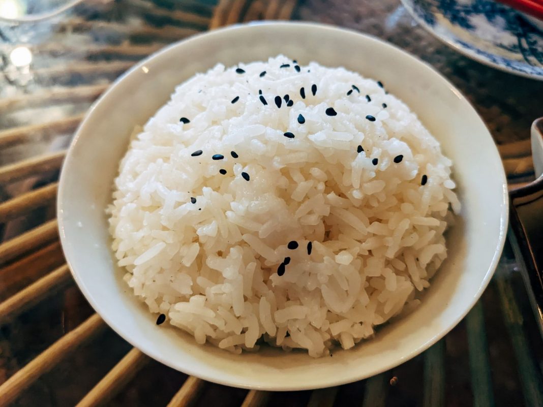 Pastel de sushi así le das una vuelta al plato típico oriental