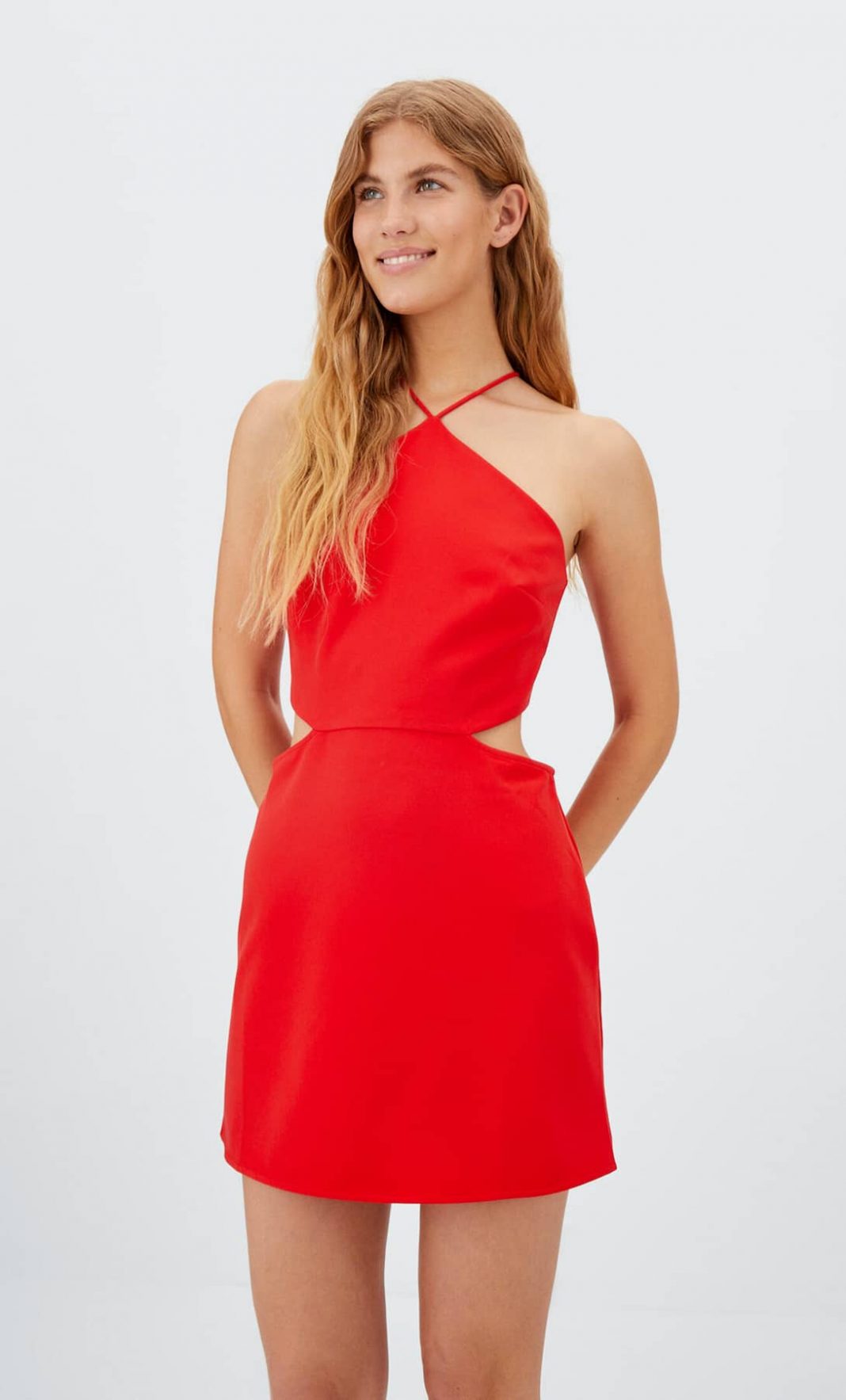 Vestido corto halter cut outs de Stradivarius