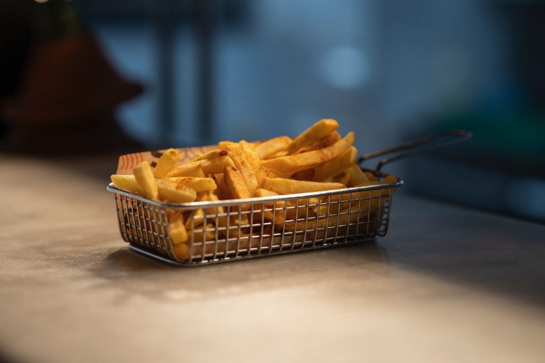 Así se cocinan las patatas fritas belgas que están tan buenas